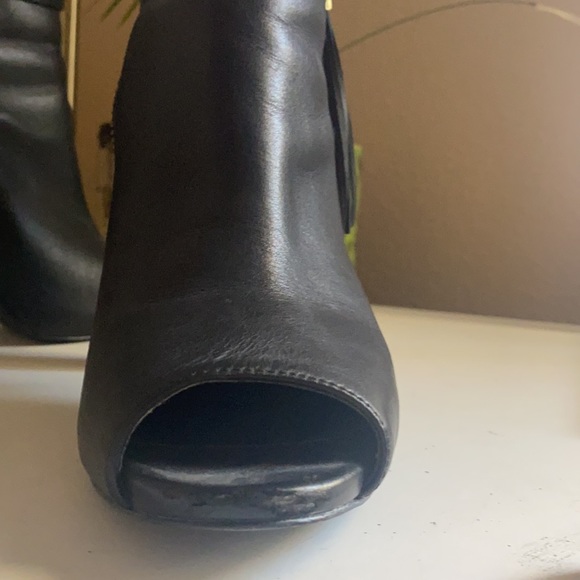 Gently worn Logo Michael Kors heeled booties - Picture 4 of 8